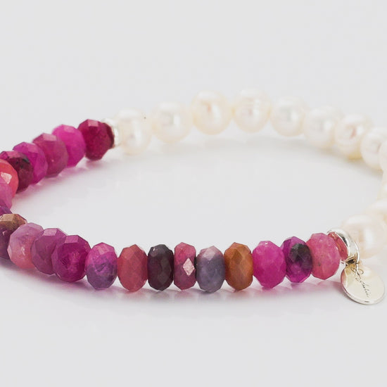 360 degree video showing a close up of the Men's Freshwater Pearl and Red Ruby Gemstone Split Beaded Bracelet. 