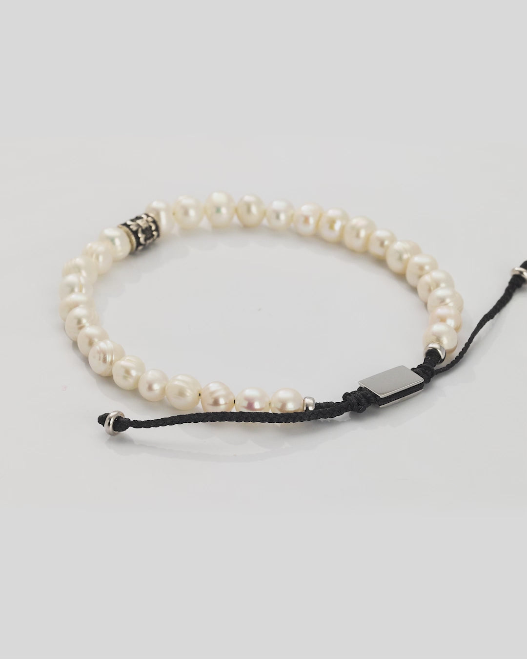 360 video of the Men's Freshwater Pearl Bracelet with Filigree Spacer. Video shows full bracelet and closeup of the filigree spacer. 