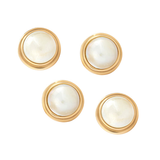Pearl set in 18kt Gold Tuxedo Studs